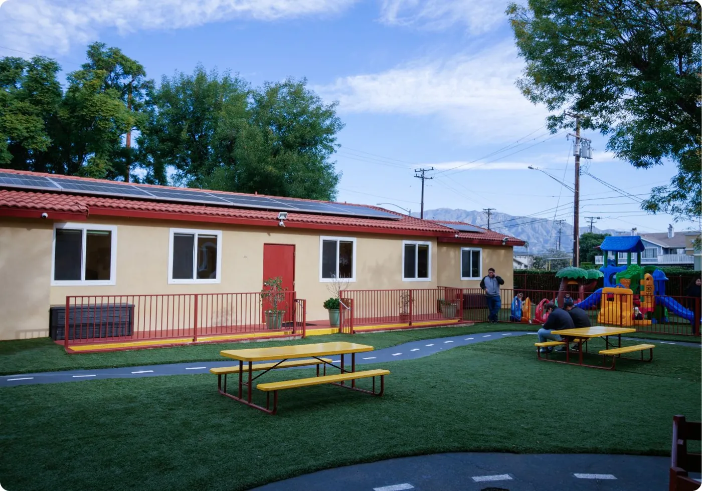 Niño feliz en Arcadia Preschool Montessori Academy